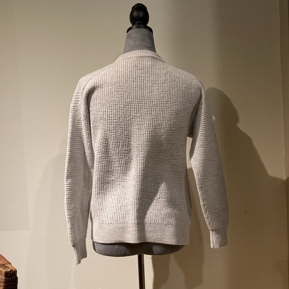 Aritzia Wilfred pale gray waffle, knit, crewneck sweater, size 2XS - Picture 7 of 7